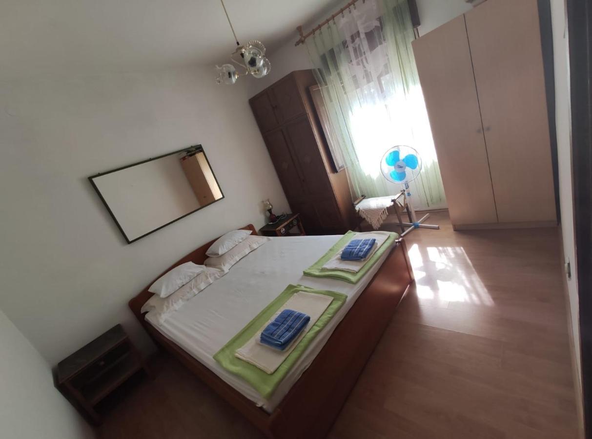 Family Apartment Near Beach ビオグラード・ナ・モル エクステリア 写真