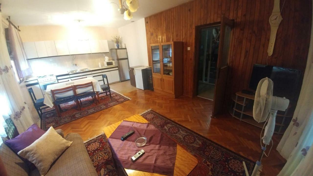 Family Apartment Near Beach ビオグラード・ナ・モル エクステリア 写真