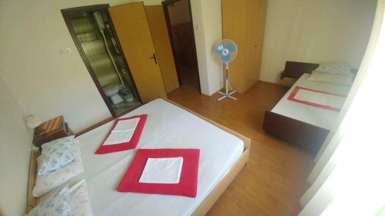 Family Apartment Near Beach ビオグラード・ナ・モル エクステリア 写真